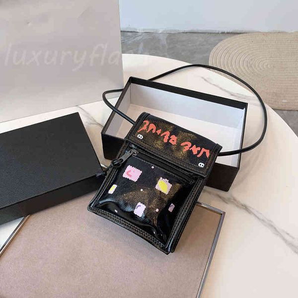 louis vutton baggraffiti designer camera bag 2021 paris latest street trend hip hop crossbody shoulder bags women luxurys messenger phone pu
louis vutton baggraffiti designer camera bag 2021 paris latest street trend hip hop crossbody shoulder bags women luxurys messenger phone pu