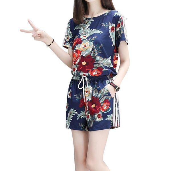 2021 female summer new printed large size slim short sleeves o-neck t-shirt and wide leg elastic waist shorts women sets s-xxxl, Gray
2021 female summer new printed large size slim short sleeves o-neck t-shirt and wide leg elastic waist shorts women sets s-xxxl, Gray