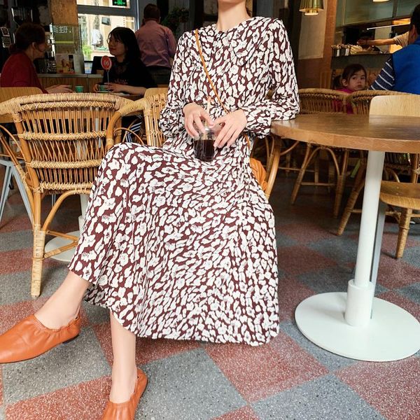 casual dresses floral chiffon dress women's autumn korean-style mid-length waist hugging slimming o-neck elegant floral-print long s, Black;gray
casual dresses floral chiffon dress women's autumn korean-style mid-length waist hugging slimming o-neck elegant floral-print long s, Black;gray