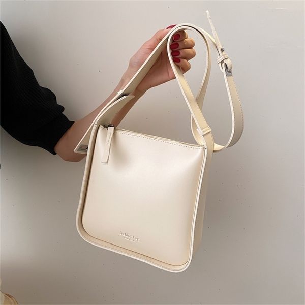 french underarm 2021 new fashion women's versatile messenger bag soft leather mobile phone
french underarm 2021 new fashion women's versatile messenger bag soft leather mobile phone