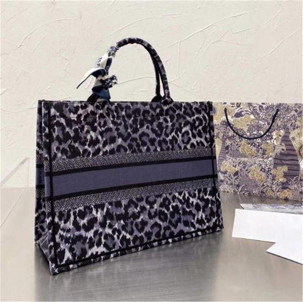 luxurys designers shoulder bags woman fashion classic handbags embroidery limited edition lady handbag high capacity travel shopping bag pra
luxurys designers shoulder bags woman fashion classic handbags embroidery limited edition lady handbag high capacity travel shopping bag pra