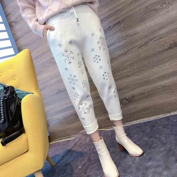 autumn winter pants women embroidery sequined knitted high waist elastic slim harlan trousers 210525, Black;white
autumn winter pants women embroidery sequined knitted high waist elastic slim harlan trousers 210525, Black;white