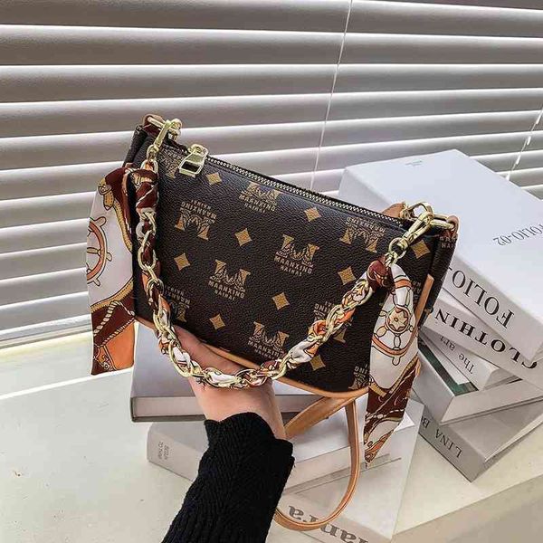 2022 latest handbag factory store women trend silk scarf chain single shoulder women's, Black;red
2022 latest handbag factory store women trend silk scarf chain single shoulder women's, Black;red