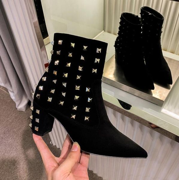boots rivets studded black suede women ankle chunky heel side zip autumn/winter short fashion femme 
boots rivets studded black suede women ankle chunky heel side zip autumn/winter short fashion femme