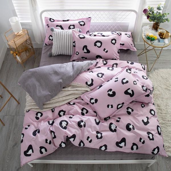 bedding sets 4 pieces set microfiber,1 duvet cover,2 pillow shams and 1 bed sheet,,twin ,full size,skin-friendly,smooth & soft
bedding sets 4 pieces set microfiber,1 duvet cover,2 pillow shams and 1 bed sheet,,twin ,full size,skin-friendly,smooth & soft