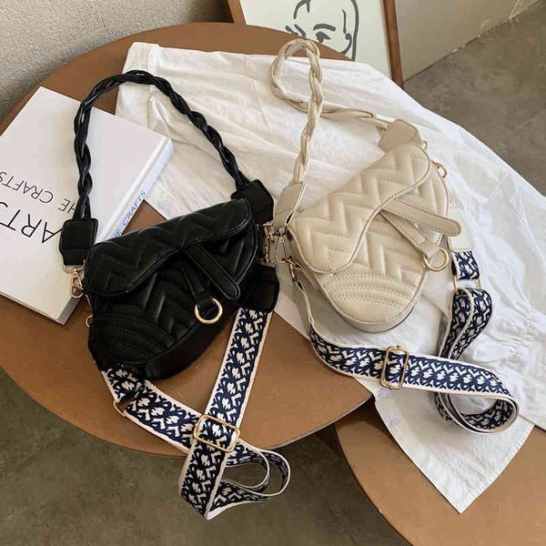 2022 latest models handbag wholesale fashion small women's version red embroidered thread portable saddle bag leisure broadband single 
2022 latest models handbag wholesale fashion small women's version red embroidered thread portable saddle bag leisure broadband single