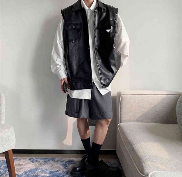 men's vests 21ss classic hip hop mens vest warm comfortable higher collar silk leather padded winter outdoor sports small label jacket, Black;white
men's vests 21ss classic hip hop mens vest warm comfortable higher collar silk leather padded winter outdoor sports small label jacket, Black;white
