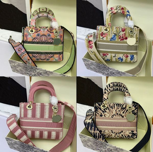 women's fashion bag french leather embossed f letter messenger gold buckle detachable shoulder strap 24cmx20x11cm
women's fashion bag french leather embossed f letter messenger gold buckle detachable shoulder strap 24cmx20x11cm