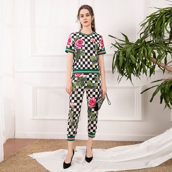 2021 summer new women's suit round neck t-shirt elastic band pants plaid rose printing fashion two-piece kkxg, Gray
2021 summer new women's suit round neck t-shirt elastic band pants plaid rose printing fashion two-piece kkxg, Gray