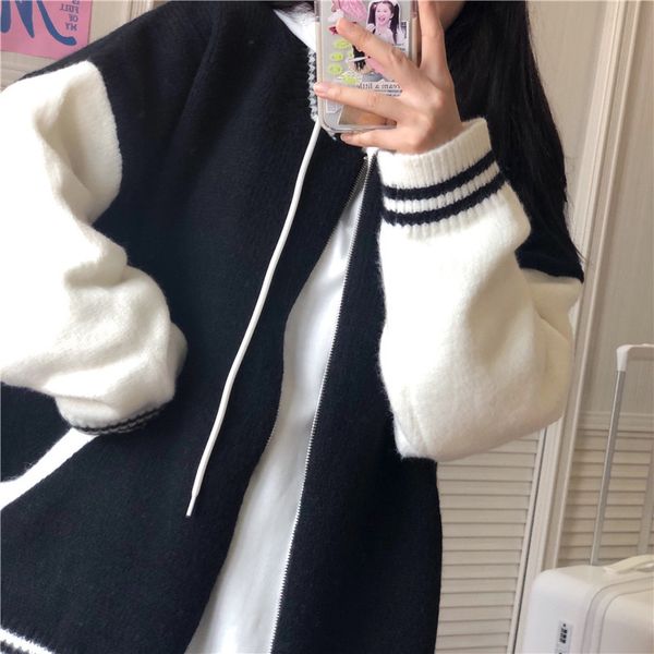 2021 contrasting color baseball knitted cardigan women's spring and autumn new college style loose sweater jacket trend oqpl, White;black
2021 contrasting color baseball knitted cardigan women's spring and autumn new college style loose sweater jacket trend oqpl, White;black