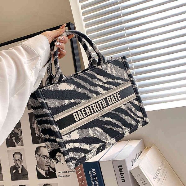 2022 factory wholesale bag women's diana high-capacity korean version simple fashion single shoulder armpit bag multi-function
2022 factory wholesale bag women's diana high-capacity korean version simple fashion single shoulder armpit bag multi-function