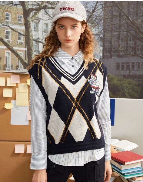 zhao ruth's same autumn and winter 2021 bear v-neck sweater vt female ttkn24917p, Black;white
zhao ruth's same autumn and winter 2021 bear v-neck sweater vt female ttkn24917p, Black;white