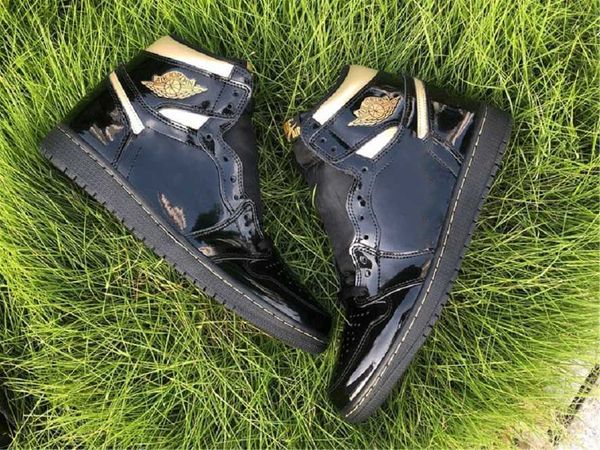 high new 1 og black gold men women basketball shoes 1s mid chicago royal toe black metallic gold pine green black sneakers train
high new 1 og black gold men women basketball shoes 1s mid chicago royal toe black metallic gold pine green black sneakers train