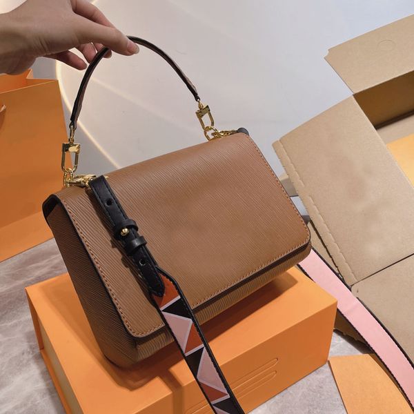 fashionable women handbag single shoulder bag messenger envelope postman bags removable wide print strap senior delicate metal latch new pro
fashionable women handbag single shoulder bag messenger envelope postman bags removable wide print strap senior delicate metal latch new pro