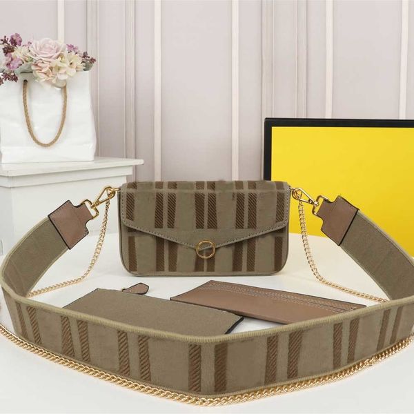 2021 brand embroidered messenger bag double shoulder strap design exclusive three piece set
2021 brand embroidered messenger bag double shoulder strap design exclusive three piece set