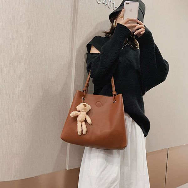 hbp fashion south korea design feng shui bucket autumn and winter 2021 ins soft leather leisure with western style women's bag
hbp fashion south korea design feng shui bucket autumn and winter 2021 ins soft leather leisure with western style women's bag