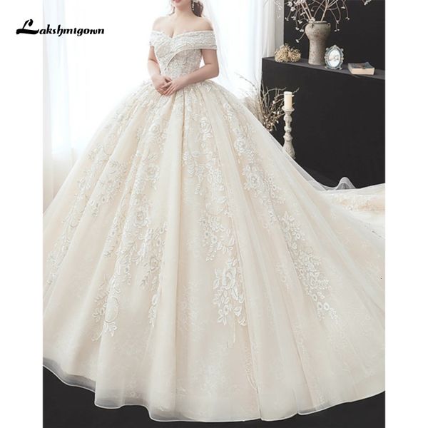 2021 new pure short sleeve ball gown es off shoulder watteau train lace tulle formal wedding in color with appliques kzqd, White
2021 new pure short sleeve ball gown es off shoulder watteau train lace tulle formal wedding in color with appliques kzqd, White