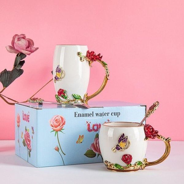 mugs fsile european style rose ceramics coffee mug enamel handmade water cup home breakfast milk wedding gifts
mugs fsile european style rose ceramics coffee mug enamel handmade water cup home breakfast milk wedding gifts