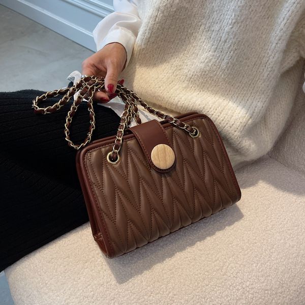 hangbags korean texture bag female 2021 net red fashion simple embroidered thread single shoulder messenger chain small square
hangbags korean texture bag female 2021 net red fashion simple embroidered thread single shoulder messenger chain small square