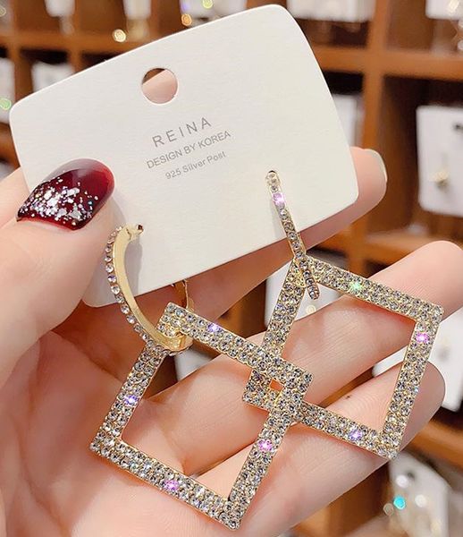 2021 s925 silver pin exaggerated european female long square iced out bling korea temperament 14k gold bling fashion earring for woman, Golden;silver
2021 s925 silver pin exaggerated european female long square iced out bling korea temperament 14k gold bling fashion earring for woman, Golden;silver