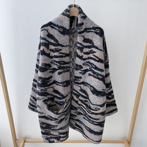 2021 new women knitted cardigan tiger stripes pattern loose long sleeve sweater female fashion knitwear with pockets 6c6h, White;black
2021 new women knitted cardigan tiger stripes pattern loose long sleeve sweater female fashion knitwear with pockets 6c6h, White;black