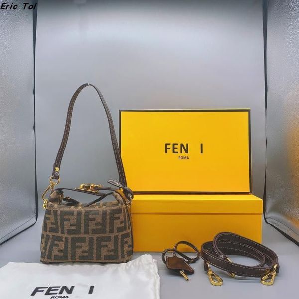 double ff family fashion fedni women's lunch box dog walking french stick one shoulder messenger hand make-up bag new crossbody bag ysj
double ff family fashion fedni women's lunch box dog walking french stick one shoulder messenger hand make-up bag new crossbody bag ysj