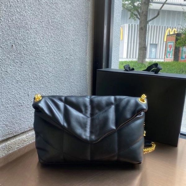 2021 new yang mi qiu dong with sheepskin double chain retro women's shoulder seam of poplar yan ling lattice pillow clouds package0, Black
2021 new yang mi qiu dong with sheepskin double chain retro women's shoulder seam of poplar yan ling lattice pillow clouds package0, Black