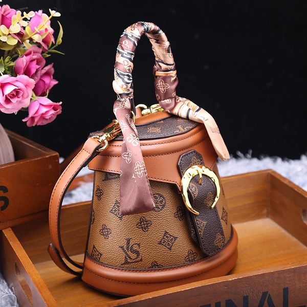 evening bags 100% genuine leather retro fashion printing handbag high-end western style all-match single-shoulder messenger bag
evening bags 100% genuine leather retro fashion printing handbag high-end western style all-match single-shoulder messenger bag