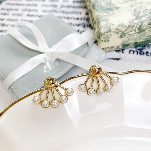 70% off outlet online family letter pearl sector silver needle female earrings high edition, Golden
70% off outlet online family letter pearl sector silver needle female earrings high edition, Golden