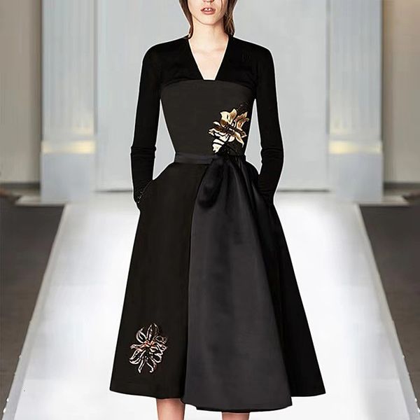 runway spring new women's fashion party work vintage elegant chic embroidery black long sleeve dress sfur, Black;gray
runway spring new women's fashion party work vintage elegant chic embroidery black long sleeve dress sfur, Black;gray