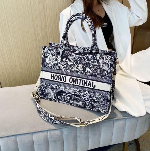 2021 autumn and winter new diana women's high capacity tote bag commuting briefcase single shoulder big trend
2021 autumn and winter new diana women's high capacity tote bag commuting briefcase single shoulder big trend