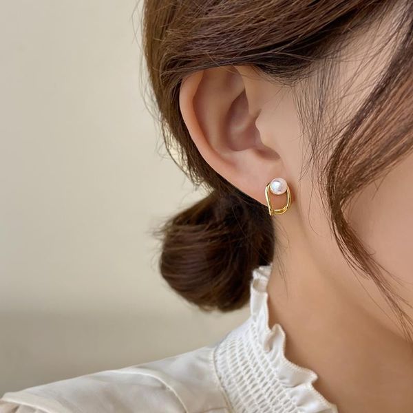stud korean version of the small and exquisite pearl ear clip niche design creative crystal single u-shaped, Golden;silver
stud korean version of the small and exquisite pearl ear clip niche design creative crystal single u-shaped, Golden;silver