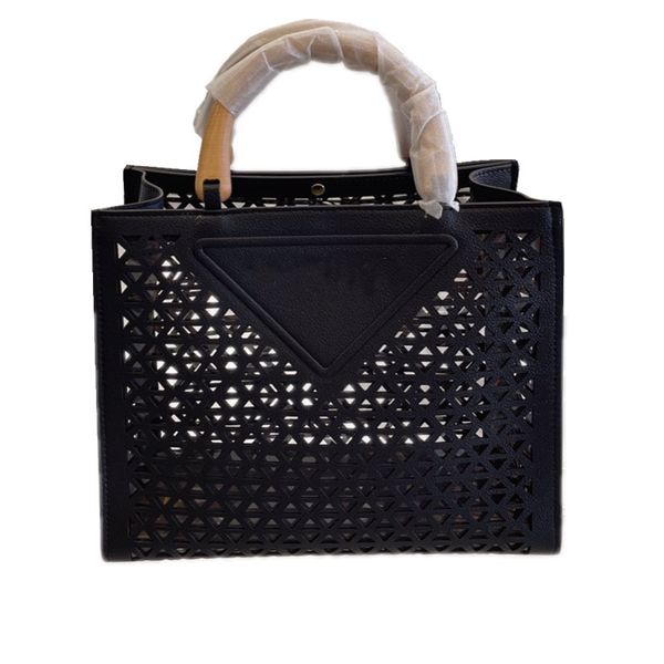 women shoulder bags 2021 autumn new fashion tote-bags for girl high-quality solid leather famous luxury designers hollowed out handbags shop
women shoulder bags 2021 autumn new fashion tote-bags for girl high-quality solid leather famous luxury designers hollowed out handbags shop