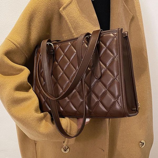 brand tote luxury bag 2021 winter pu leather quilted women's designer handbag travel shoulder bag travel trending hand
brand tote luxury bag 2021 winter pu leather quilted women's designer handbag travel shoulder bag travel trending hand