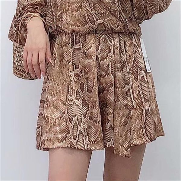 women's shorts high waist pockets retro snake pattern bow tie women sashes elastic animal pantalones cortos 2021, White;black
women's shorts high waist pockets retro snake pattern bow tie women sashes elastic animal pantalones cortos 2021, White;black