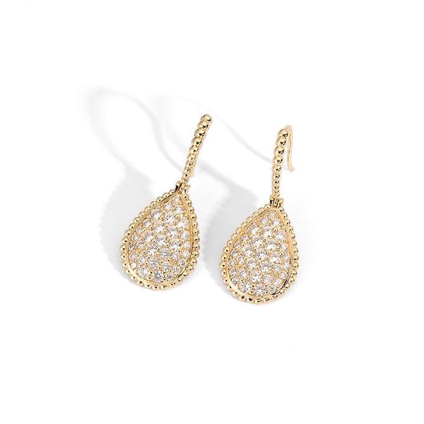 hoop & huggie high-quality ladies earrings and celebrities are the gifts with luxury fashion accessories. factory direct sales, Golden;silver
hoop & huggie high-quality ladies earrings and celebrities are the gifts with luxury fashion accessories. factory direct sales, Golden;silver
