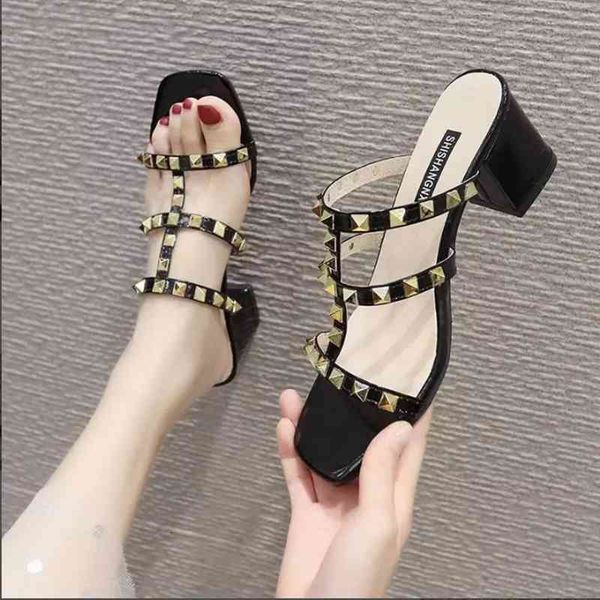 slippers 35-43 large size women's shoes rivet thick heel sandals summer new style open-toed mid-heel and slippers n0k5, Black
slippers 35-43 large size women's shoes rivet thick heel sandals summer new style open-toed mid-heel and slippers n0k5, Black