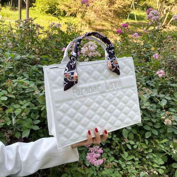 2022 factory outlet large capacity lingge hand new versatile commuting temperament women's single shoulder fashion tote bag zen7
2022 factory outlet large capacity lingge hand new versatile commuting temperament women's single shoulder fashion tote bag zen7