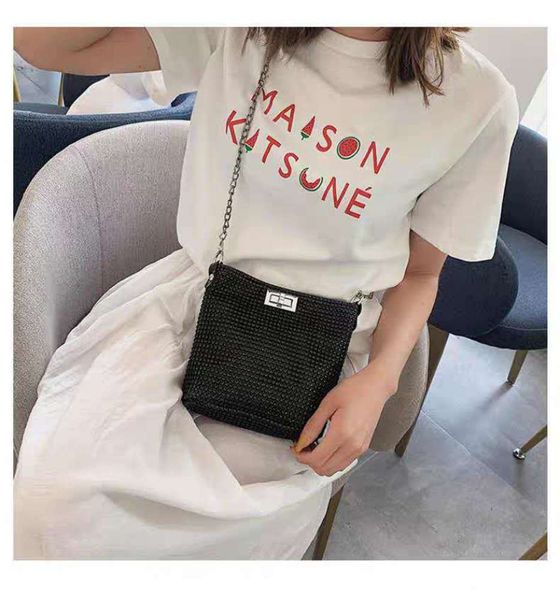 new trapezoidal handbag with diamond in 2020 summer
new trapezoidal handbag with diamond in 2020 summer