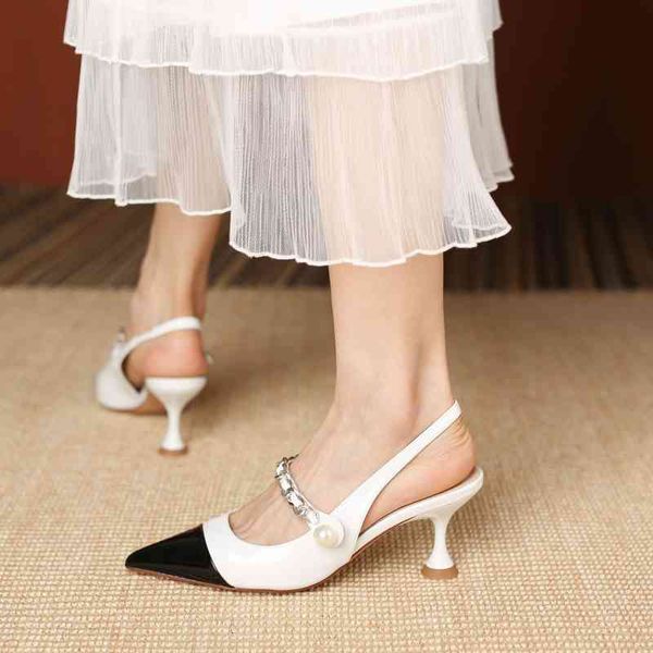 summer sandals pointed toe stitching black and white pearl word with chain female stiletto high heels
summer sandals pointed toe stitching black and white pearl word with chain female stiletto high heels