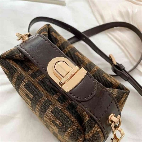 small bag new fashion leisure pillow mini portable lunch box one shoulder straddle boston women's purses
small bag new fashion leisure pillow mini portable lunch box one shoulder straddle boston women's purses