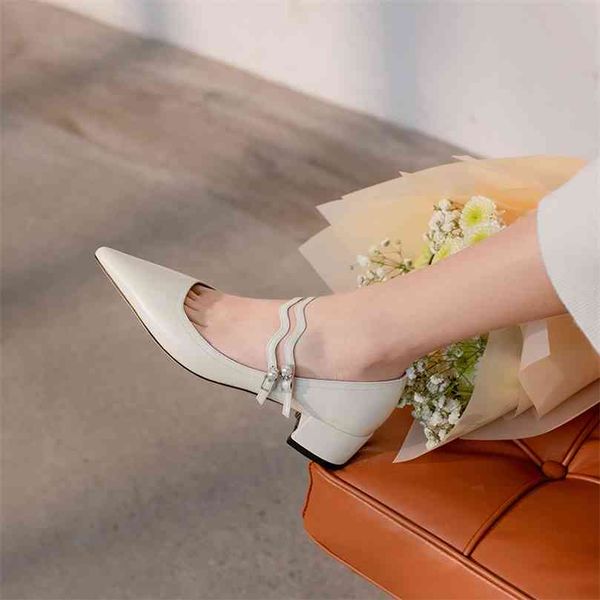 2021 style m family 21 new pointed shallow mouth one line belt medium heel shoes high heel shoes leather versatile pearl buckle lady shoes y, Black
2021 style m family 21 new pointed shallow mouth one line belt medium heel shoes high heel shoes leather versatile pearl buckle lady shoes y, Black