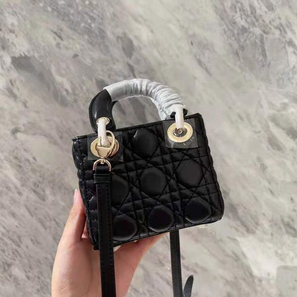 fashion lady messenger bags genuine leather sheepskin mini portable shoulder bag luxury designer temperament all-match wallet with box whole
fashion lady messenger bags genuine leather sheepskin mini portable shoulder bag luxury designer temperament all-match wallet with box whole