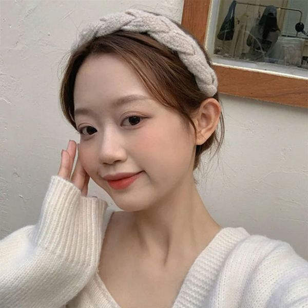 hoops autumn winter version sweet wool girls out wide edge hairpin net red headdress, Black;brown
hoops autumn winter version sweet wool girls out wide edge hairpin net red headdress, Black;brown