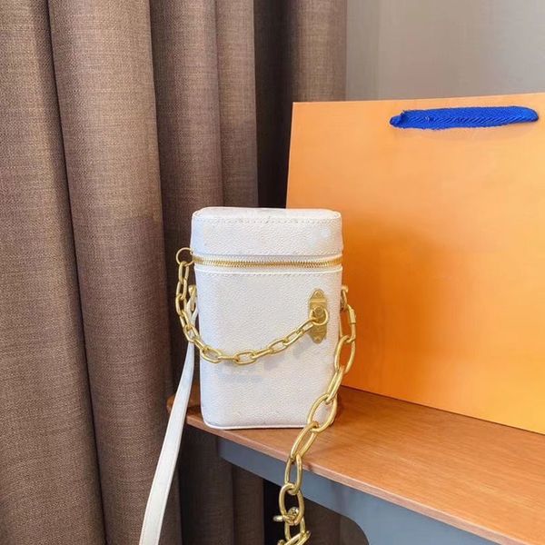 2021 fashion new mobile newspaper chain bag adjustable shoulder straps fashion trend male and female identical size 11*7*17cm
2021 fashion new mobile newspaper chain bag adjustable shoulder straps fashion trend male and female identical size 11*7*17cm