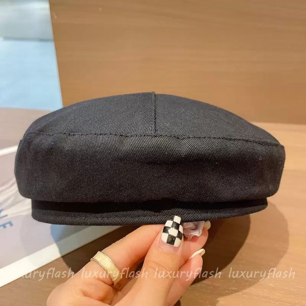 2021 designer triangle label fashion couple beret winter warm three-color fisherman hats all-match casual retro hat spring autumn student, Blue;gray
2021 designer triangle label fashion couple beret winter warm three-color fisherman hats all-match casual retro hat spring autumn student, Blue;gray