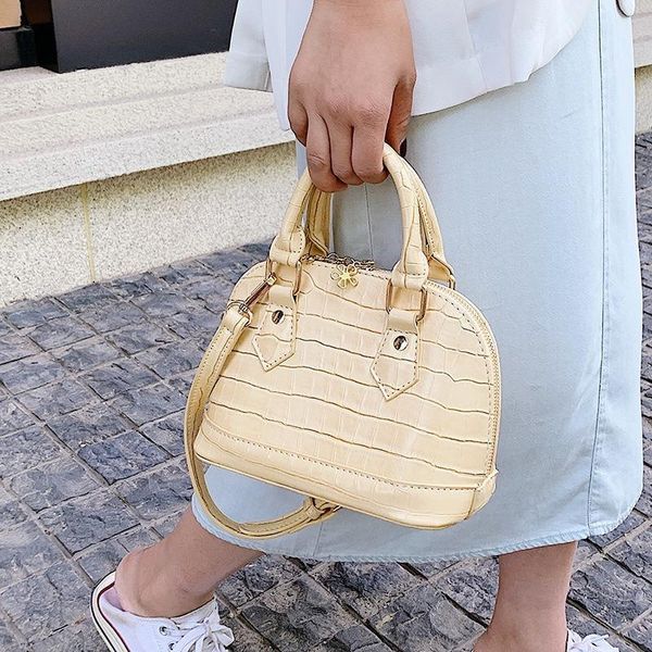 shoulder bags high-end texture bag 2021 spring simple retro small trendy fashion all-match messenger casual lady handbag
shoulder bags high-end texture bag 2021 spring simple retro small trendy fashion all-match messenger casual lady handbag