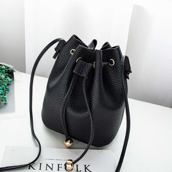 fashion new in spring 2021 korean women's single shoulder fashion simple slung bucket bag
fashion new in spring 2021 korean women's single shoulder fashion simple slung bucket bag