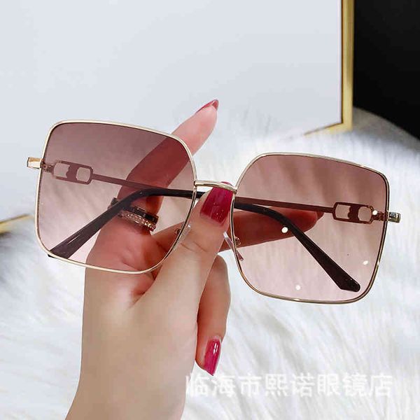new personalized korean sunglass gradient metal frame glass fashion large box sunglass, White;black
new personalized korean sunglass gradient metal frame glass fashion large box sunglass, White;black
