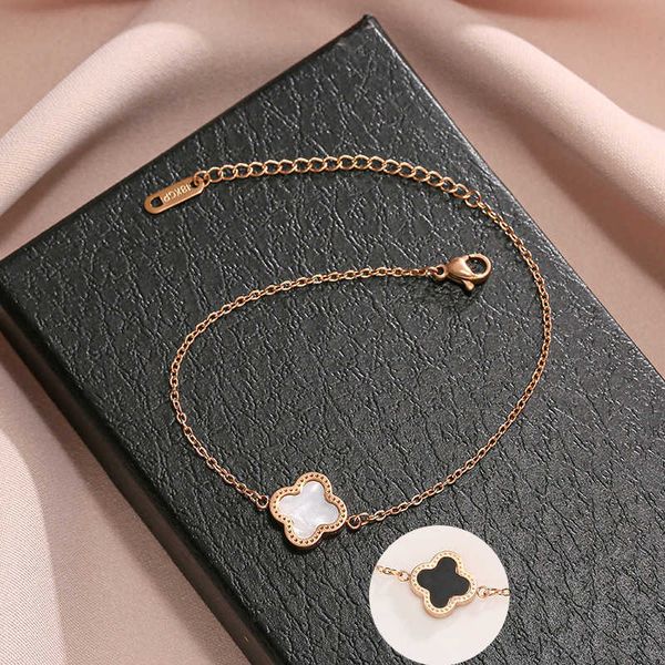titanium steel double-sided bracelet, black and white clover, female jewelry, 18k rose gold, Golden;silver
titanium steel double-sided bracelet, black and white clover, female jewelry, 18k rose gold, Golden;silver